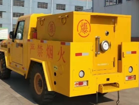 康平凯龙爆破器材运输车：保障爆破任务的安全运行